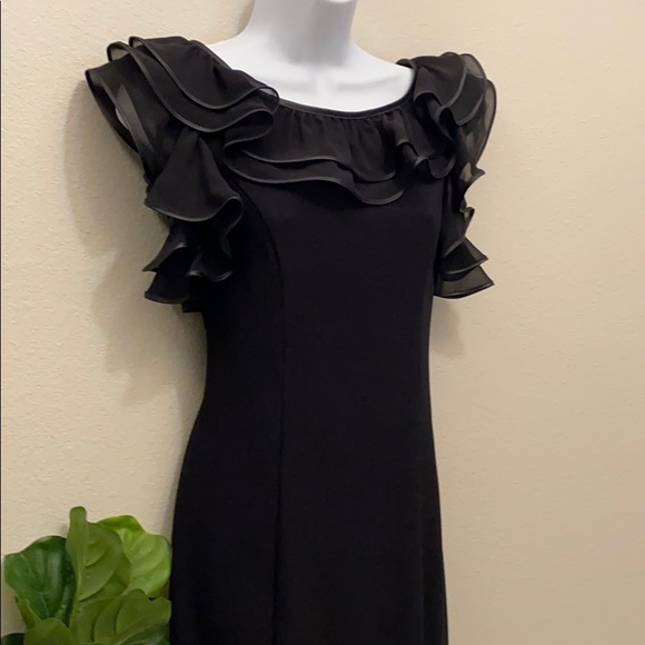 Black mini cocktail dress ruffle off shoulders - Picture 7 of 7